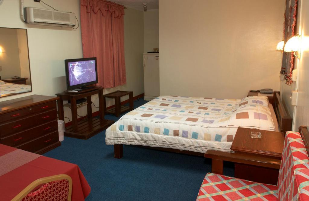 Phoenix Hotel Angeles Room photo