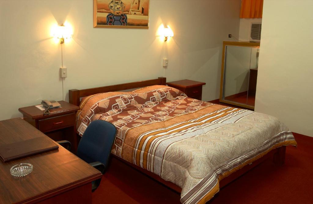 Phoenix Hotel Angeles Room photo